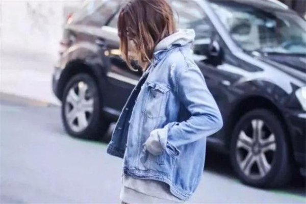 灰色衛(wèi)衣配什么外套好看 灰色衛(wèi)衣搭配外套圖片 灰色衛(wèi)衣配什么外套好看 灰色衛(wèi)衣搭配外套圖片