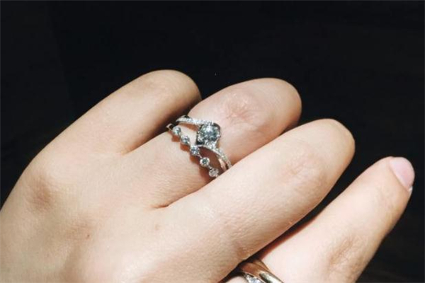 謝瑞麟和周六福哪個好 謝瑞麟和周六福哪個貴 謝瑞麟和周六福哪個好 謝瑞麟和周六福哪個貴