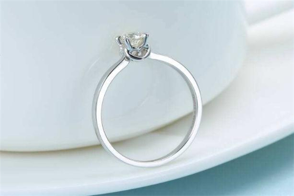 謝瑞麟和周六福哪個好 謝瑞麟和周六福哪個貴 謝瑞麟和周六福哪個好 謝瑞麟和周六福哪個貴