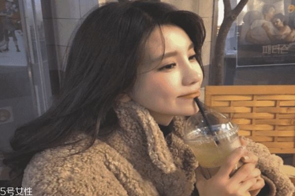 染發(fā)哪種顏色顯皮膚白皙 亞麻色系列的頭發(fā)顏色 染發(fā)哪種顏色顯皮膚白皙 亞麻色系列的頭發(fā)顏色