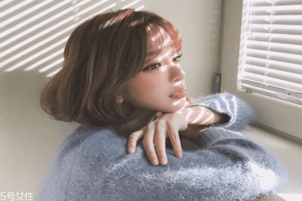 染發(fā)哪種顏色顯皮膚白皙 亞麻色系列的頭發(fā)顏色 染發(fā)哪種顏色顯皮膚白皙 亞麻色系列的頭發(fā)顏色