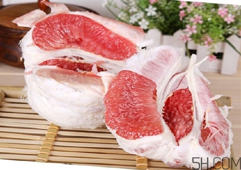 紅心柚子多少錢(qián)一斤？紅心柚子怎么挑選？