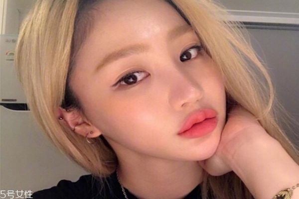 染發(fā)哪種顏色顯皮膚白皙 亞麻色系列的頭發(fā)顏色 染發(fā)哪種顏色顯皮膚白皙 亞麻色系列的頭發(fā)顏色