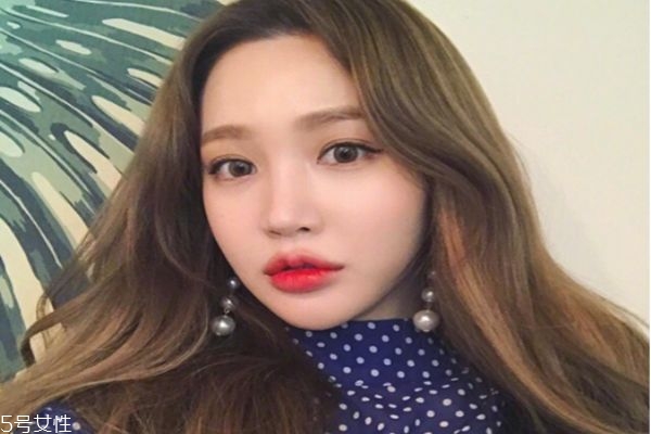 染發(fā)哪種顏色顯皮膚白皙 亞麻色系列的頭發(fā)顏色 染發(fā)哪種顏色顯皮膚白皙 亞麻色系列的頭發(fā)顏色