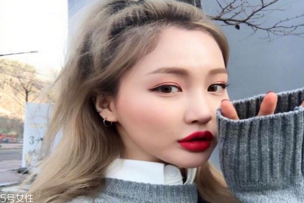 染發(fā)哪種顏色顯皮膚白皙 亞麻色系列的頭發(fā)顏色 染發(fā)哪種顏色顯皮膚白皙 亞麻色系列的頭發(fā)顏色