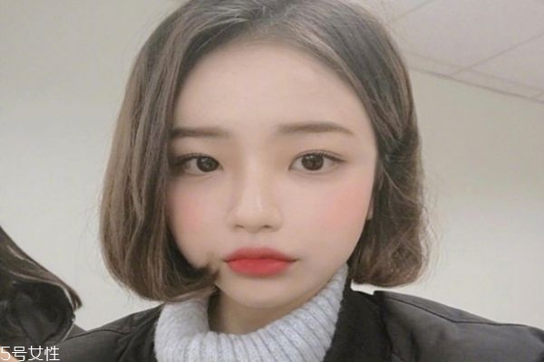 染發(fā)哪種顏色顯皮膚白皙 亞麻色系列的頭發(fā)顏色 染發(fā)哪種顏色顯皮膚白皙 亞麻色系列的頭發(fā)顏色