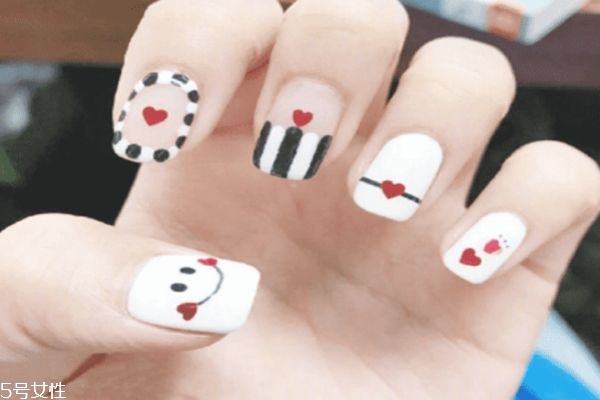 美甲笑臉圖案怎么畫 笑臉美甲圖片 美甲笑臉圖案怎么畫 笑臉美甲圖片
