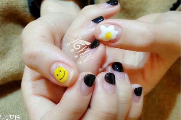美甲笑臉圖案怎么畫 笑臉美甲圖片 美甲笑臉圖案怎么畫 笑臉美甲圖片