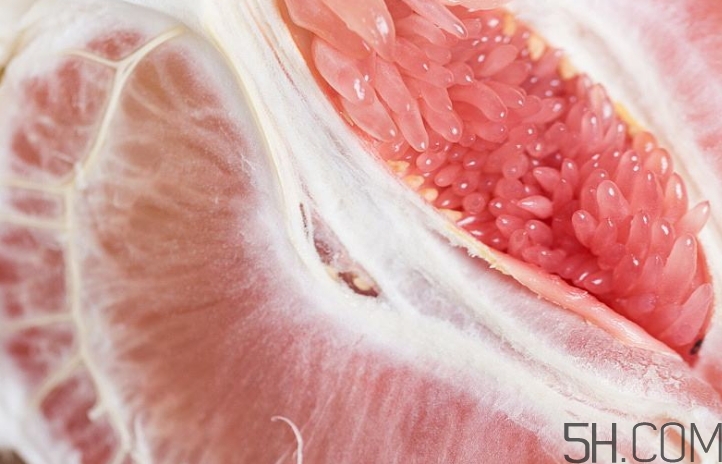 紅心柚子皮怎么是紅的？紅心柚子皮能吃嗎？