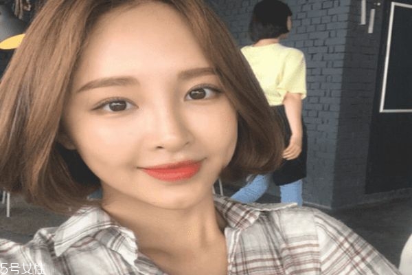 染發(fā)哪種顏色顯皮膚白皙 亞麻色系列的頭發(fā)顏色 染發(fā)哪種顏色顯皮膚白皙 亞麻色系列的頭發(fā)顏色