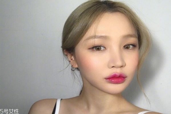 染發(fā)哪種顏色顯皮膚白皙 亞麻色系列的頭發(fā)顏色 染發(fā)哪種顏色顯皮膚白皙 亞麻色系列的頭發(fā)顏色