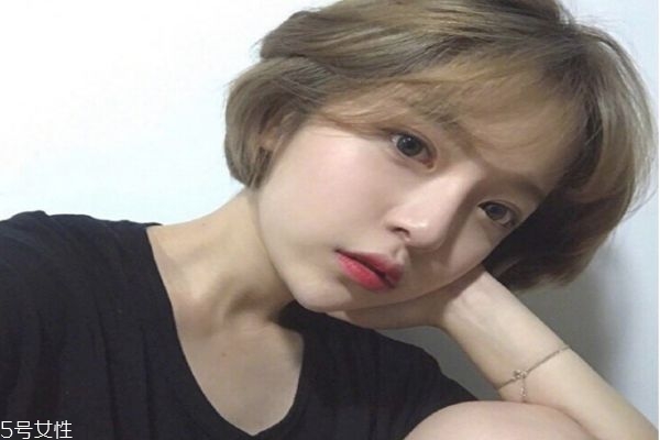 染發(fā)哪種顏色顯皮膚白皙 亞麻色系列的頭發(fā)顏色 染發(fā)哪種顏色顯皮膚白皙 亞麻色系列的頭發(fā)顏色