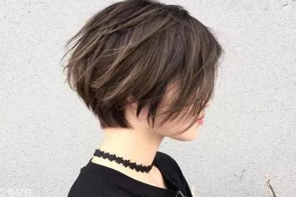 今年最流行的發(fā)型圖片短發(fā)燙發(fā) 紋理燙短發(fā)圖片女 今年最流行的發(fā)型圖片短發(fā)燙發(fā) 紋理燙短發(fā)圖片女