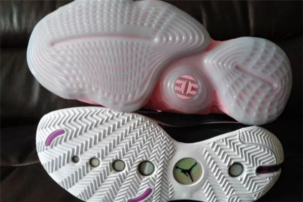 aj34和哈登4哪個(gè)好 aj34和哈登4代對(duì)比 aj34和哈登4哪個(gè)好 aj34和哈登4代對(duì)比