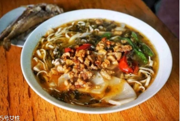 什么是油渣面呢 油渣面是怎么做的呢 什么是油渣面呢 油渣面是怎么做的呢