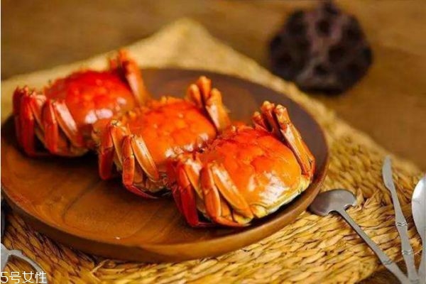 吃螃蟹為什么要喝黃酒 雄黃酒和黃酒一樣嗎 吃螃蟹為什么要喝黃酒 雄黃酒和黃酒一樣嗎