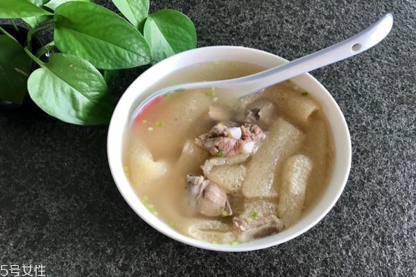 排骨怎么燉好吃又營養(yǎng) 怎么燉排骨好吃又簡單 排骨怎么燉好吃又營養(yǎng) 怎么燉排骨好吃又簡單