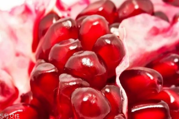 軟籽石榴籽可以吃嗎 烏籽石榴與軟籽石榴的區(qū)別 軟籽石榴籽可以吃嗎 烏籽石榴與軟籽石榴的區(qū)別