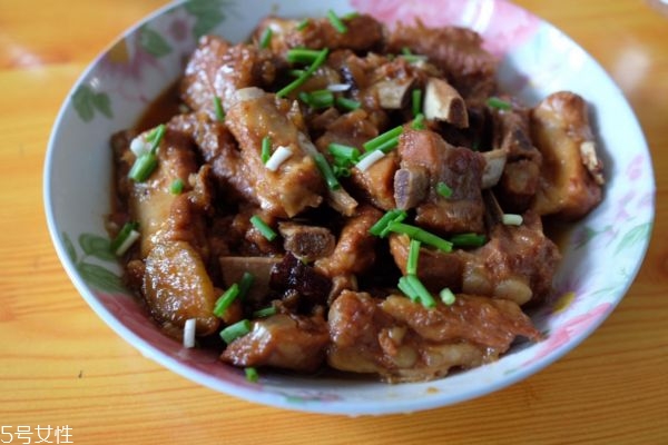 排骨怎么燉好吃又營養(yǎng) 怎么燉排骨好吃又簡單 排骨怎么燉好吃又營養(yǎng) 怎么燉排骨好吃又簡單