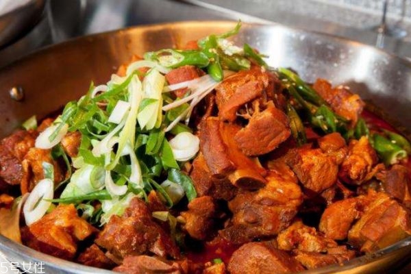 排骨怎么燉好吃又營養(yǎng) 怎么燉排骨好吃又簡單 排骨怎么燉好吃又營養(yǎng) 怎么燉排骨好吃又簡單