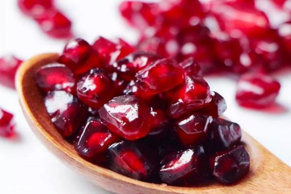 軟籽石榴籽可以吃嗎 烏籽石榴與軟籽石榴的區(qū)別 軟籽石榴籽可以吃嗎 烏籽石榴與軟籽石榴的區(qū)別