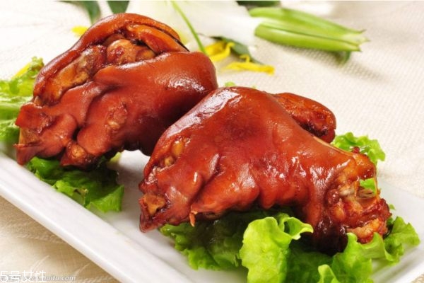 鹵熟的豬蹄怎么炒好吃 鹵豬蹄的家常做法 鹵熟的豬蹄怎么炒好吃 鹵豬蹄的家常做法