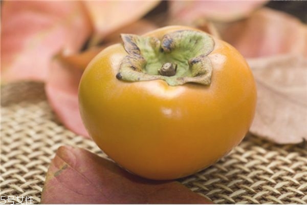 柿子里面黑點(diǎn)的是什么 柿子里面有黑點(diǎn)能吃嗎 柿子里面黑點(diǎn)的是什么 柿子里面有黑點(diǎn)能吃嗎
