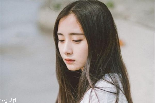 男生追女生時(shí)態(tài)度時(shí)冷時(shí)熱什么意思 聽(tīng)聽(tīng)大家怎么講 男生追女生時(shí)態(tài)度時(shí)冷時(shí)熱什么意思 聽(tīng)聽(tīng)大家怎么講