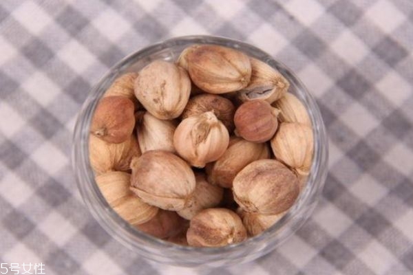 什么是白豆蔻呢 白豆蔻有什么營養(yǎng)價值呢 什么是白豆蔻呢 白豆蔻有什么營養(yǎng)價值呢