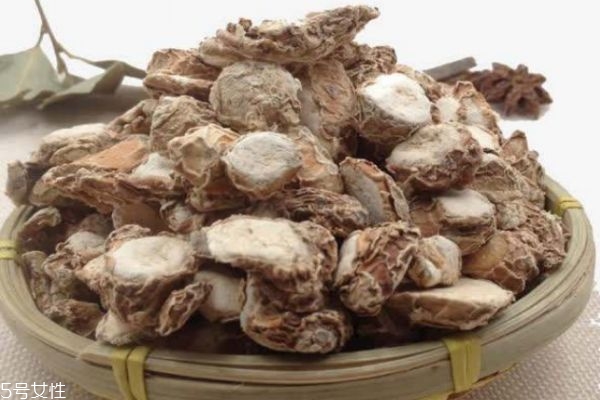 什么是山奈呢 山奈有什么作用呢 什么是山奈呢 山奈有什么作用呢