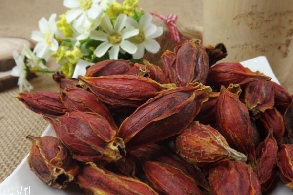 什么是黃梔子呢 黃梔子有什么作用呢 什么是黃梔子呢 黃梔子有什么作用呢