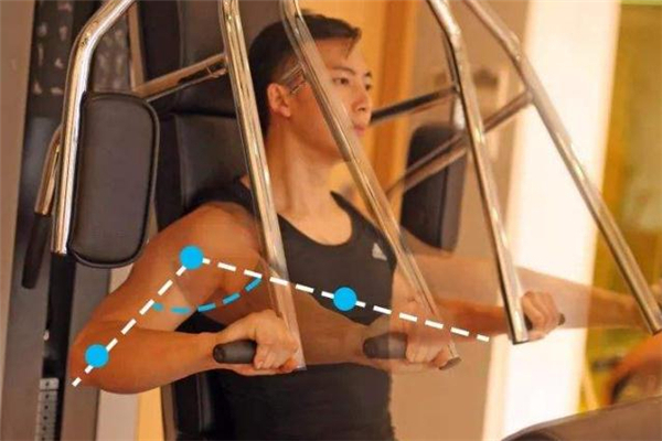 坐姿推胸怎么呼吸 坐姿推胸呼吸技巧 坐姿推胸怎么呼吸 坐姿推胸呼吸技巧