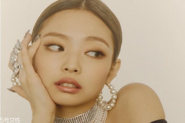 怎么判斷女生想不想讓我追她 有這五種表現(xiàn)還是趁早放棄 怎么判斷女生想不想讓我追她 有這五種表現(xiàn)還是趁早放棄