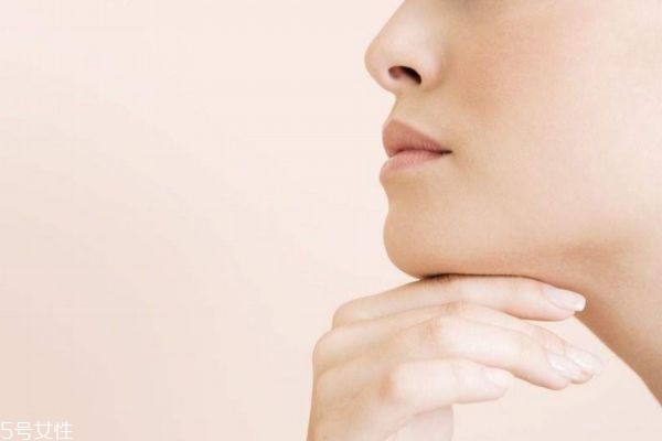 玻尿酸打下巴能喝酒嗎 下巴打玻尿酸什么感覺 玻尿酸打下巴能喝酒嗎 下巴打玻尿酸什么感覺