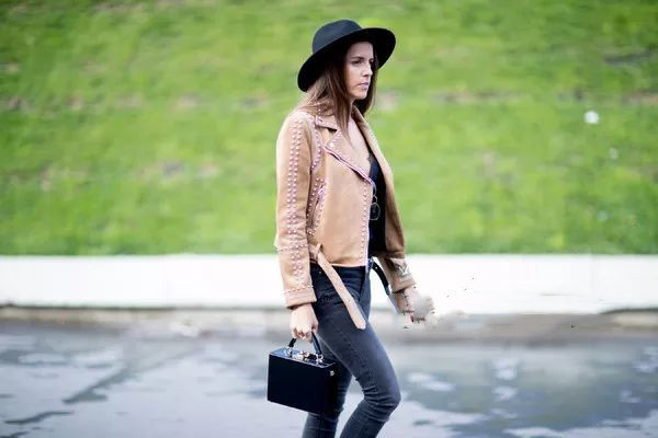 羊羔毛衣服怎么清洗 什么人適合羊羔毛衣服 羊羔毛衣服怎么清洗 什么人適合羊羔毛衣服