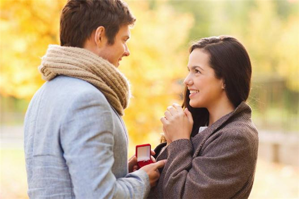 男朋友突然對我特別好怎么回事 男朋友突然變了的原因 男朋友突然對我特別好怎么回事 男朋友突然變了的原因