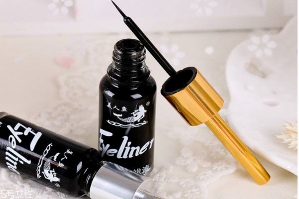 應(yīng)該怎么挑選眼線液呢 新手怎么選擇畫眼線的呢 應(yīng)該怎么挑選眼線液呢 新手怎么選擇畫眼線的呢