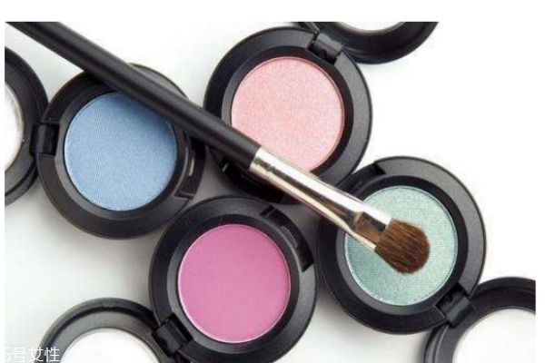 應(yīng)該怎么挑選眼影呢 比較好的平價眼影有什么呢 應(yīng)該怎么挑選眼影呢 比較好的平價眼影有什么呢