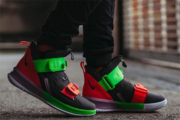 耐克士兵13和詹姆斯16哪個(gè)好 士兵13和lbj16對(duì)比測(cè)評(píng) 耐克士兵13和詹姆斯16哪個(gè)好 士兵13和lbj16對(duì)比測(cè)評(píng)