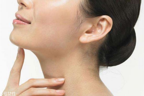 玻尿酸打下巴能喝酒嗎 下巴打玻尿酸什么感覺 玻尿酸打下巴能喝酒嗎 下巴打玻尿酸什么感覺