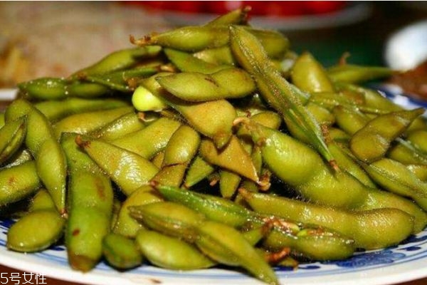 哪些人不宜吃毛豆 毛豆的功效與作用 哪些人不宜吃毛豆 毛豆的功效與作用