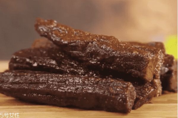 怎么鑒別牛肉干真假 牛肉干的真假區(qū)分 怎么鑒別牛肉干真假 牛肉干的真假區(qū)分