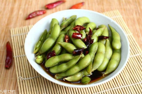 哪些人不宜吃毛豆 毛豆的功效與作用 哪些人不宜吃毛豆 毛豆的功效與作用