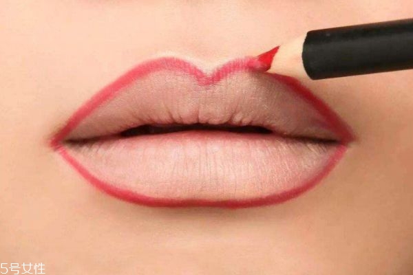 涂口紅要注意什么 怎樣選擇口紅 涂口紅要注意什么 怎樣選擇口紅