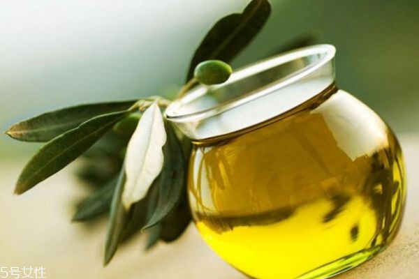 冬天皮膚干能用甘油嗎 甘油什么時(shí)候用最好 冬天皮膚干能用甘油嗎 甘油什么時(shí)候用最好