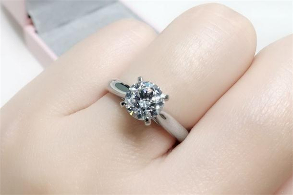 通靈鉆戒一克拉多少錢 通靈珠寶為什么那么貴 通靈鉆戒一克拉多少錢 通靈珠寶為什么那么貴