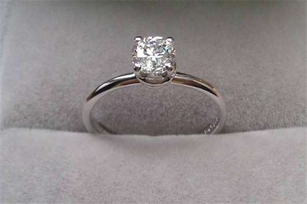 通靈藍(lán)色火焰鉆戒價(jià)格 通靈藍(lán)色火焰多少切面 通靈藍(lán)色火焰鉆戒價(jià)格 通靈藍(lán)色火焰多少切面