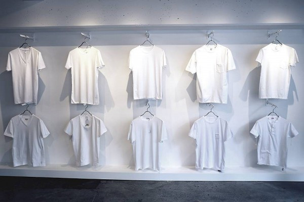 白色上衣配什么顏色的短裙 白色上衣只配藍(lán)色裙子好看嗎 白色上衣配什么顏色的短裙 白色上衣只配藍(lán)色裙子好看嗎