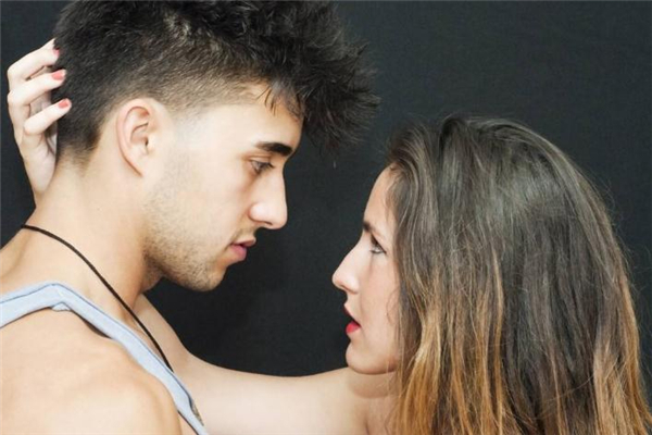 女朋友說(shuō)頭疼怎么回復(fù) 女朋友說(shuō)頭疼怎么安慰 女朋友說(shuō)頭疼怎么回復(fù) 女朋友說(shuō)頭疼怎么安慰