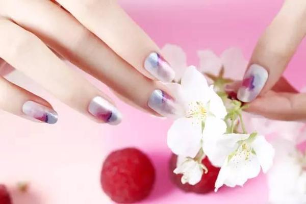 2019短款法式美甲有哪些 哪種美甲時(shí)尚又高級(jí) 2019短款法式美甲有哪些 哪種美甲時(shí)尚又高級(jí)